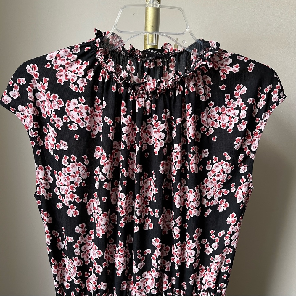 Banana Republic black with pink floral dress sz 6 short sleeve gathered bodice